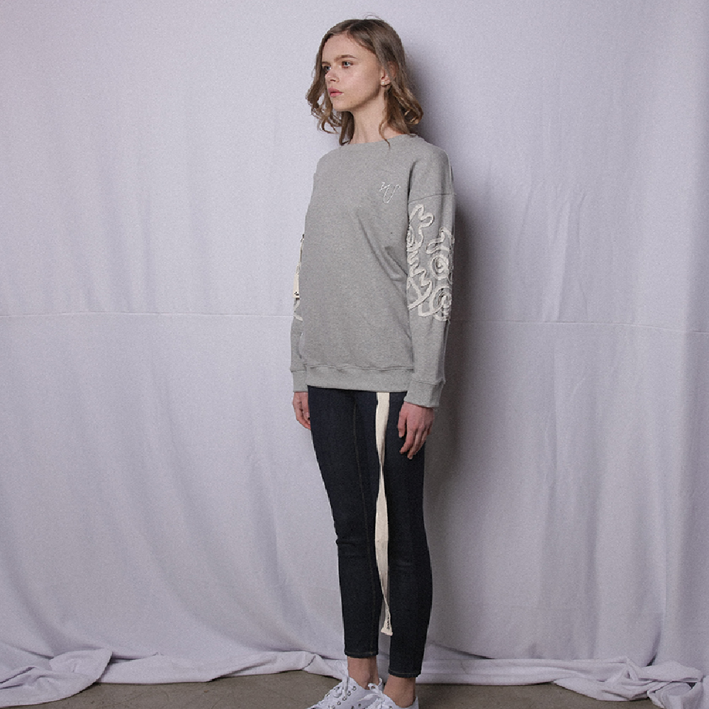 GOTHICQUE’s Flower Needlework Sweatshirt